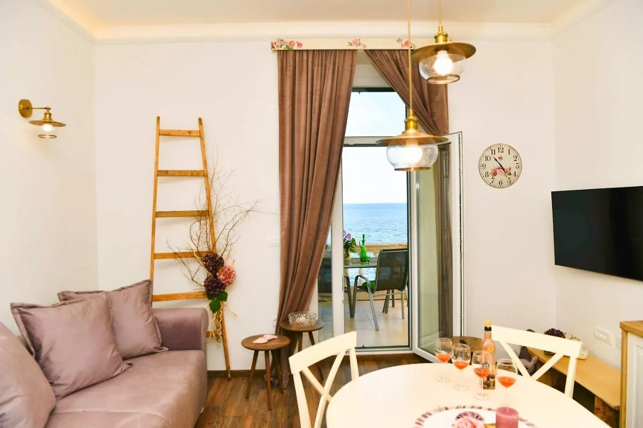 Apartment Carissima-Direct On Sea, Lovran-Opatija